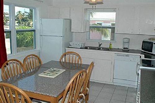 Pelican Beach Villas Marsh Harbour Esterno foto